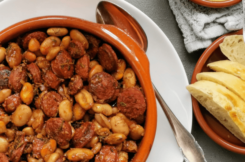 Chorizo & weiße Bohnen in Rotwein - spanischer Eintopf